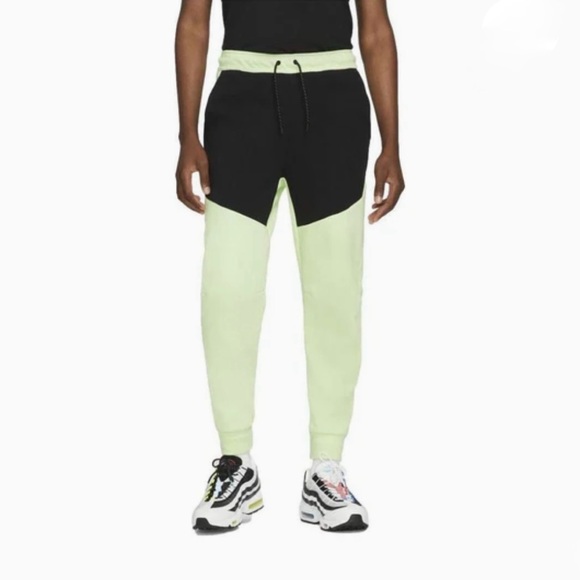Nike Sportswear Tech Fleece Jogger Pants Lime Ice Black Size L - Picture 1 of 12